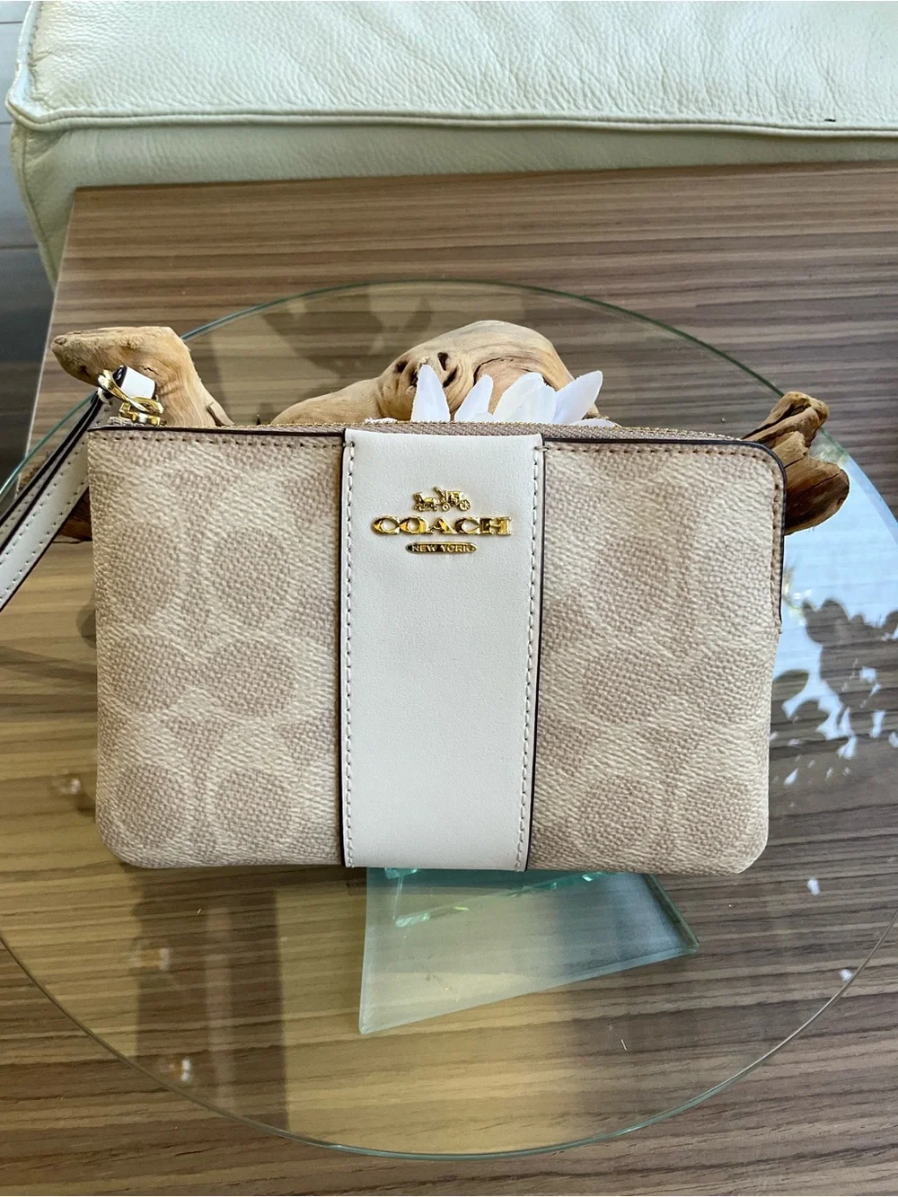 Coach beige signature